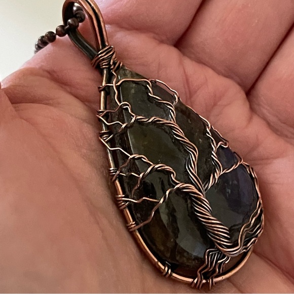 ARTISAN Labradorite Copper Wire Wrapped Tree of Life Pendant Necklace - Picture 5 of 13
